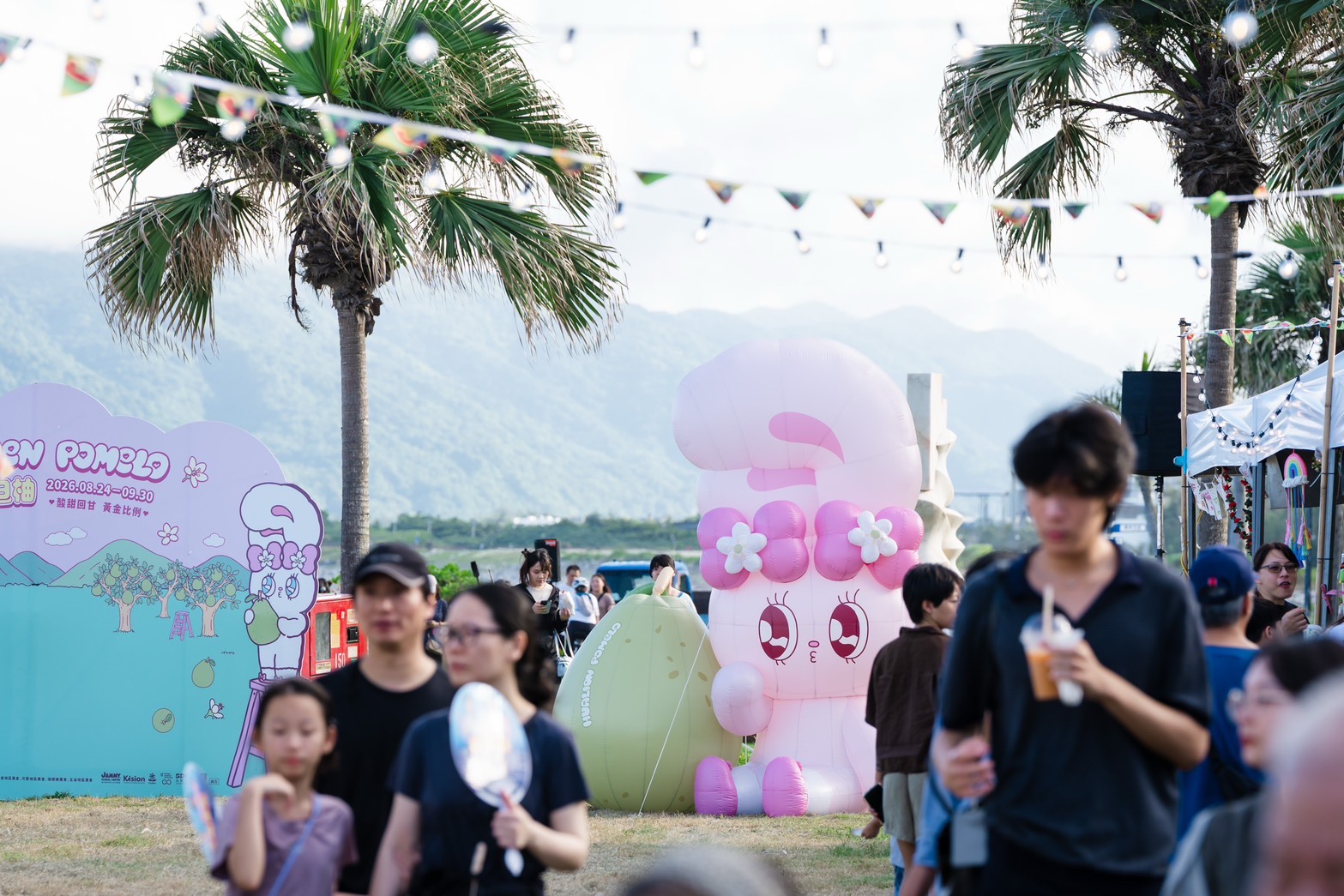 艾絲樂小兔巨型氣球與市集